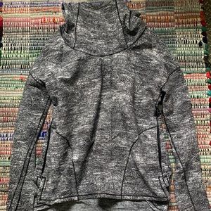 Lululemon black and white pullover